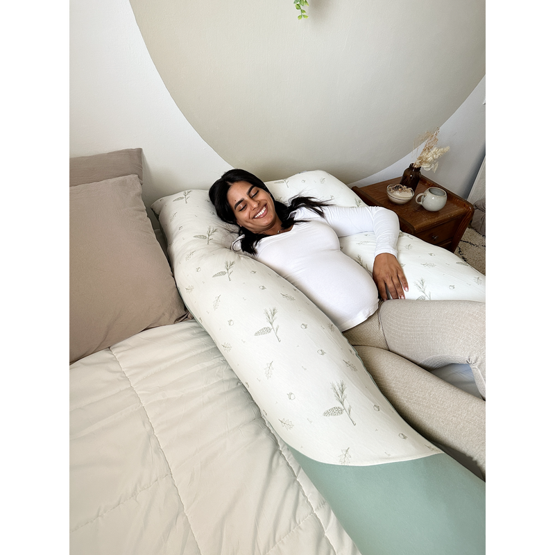 כרית הריון מעוצבת - מנטה כפרית+שנהב פנינה - הדפס אורנים ירקרק